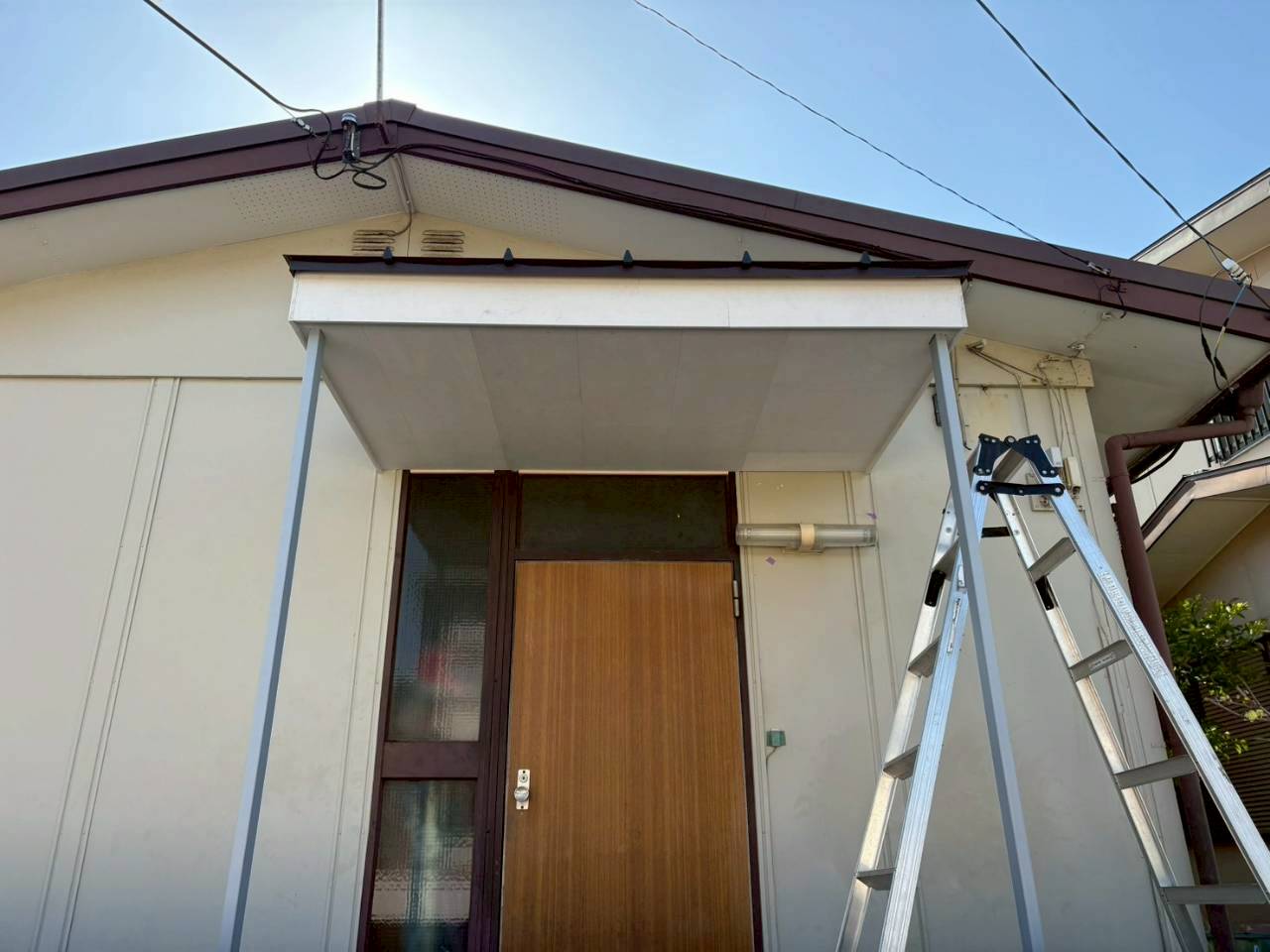 鉄骨造玄関屋根2