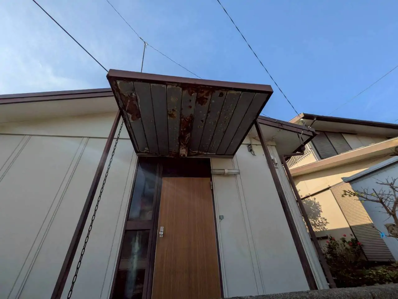 鉄骨造玄関屋根1